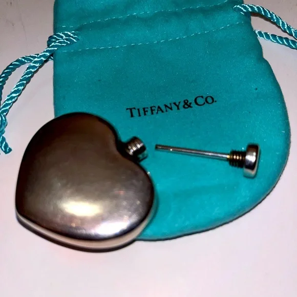 ❌SOLD❌ Tiffany & Co Heart Shaped Sterling Silver Perfume Flask VINTAGE / Antique - Picture 5 of 10